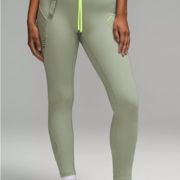 Lululemon Cargo Super-High-Rise Hiking Leggings 25”, size 6 - Picture 3 of 10